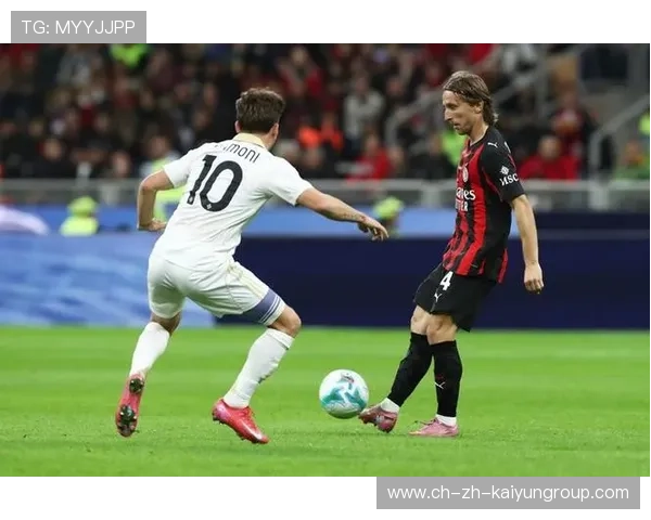 AC米兰持续施压,莱奥半转身抽射打高 AC米兰持续施压,莱奥半转身抽射打高