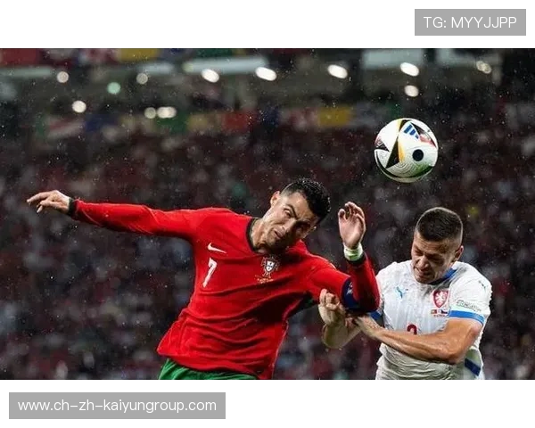 C罗高速抢断后完成反击得分：速度与决断在绿茵场的回响