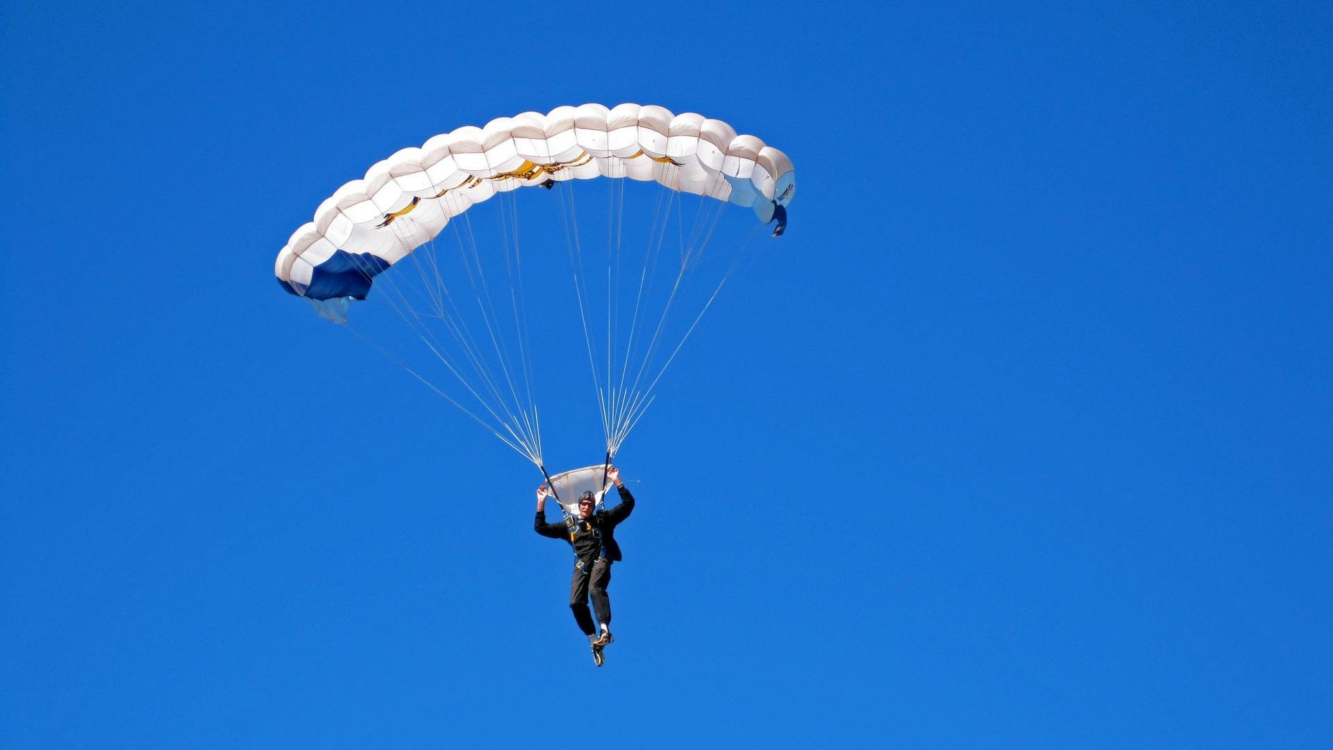 开云官方网页登录-篮球赛场情绪控制训练成焦点话题，篮球比赛允许观众适度宣泄情绪